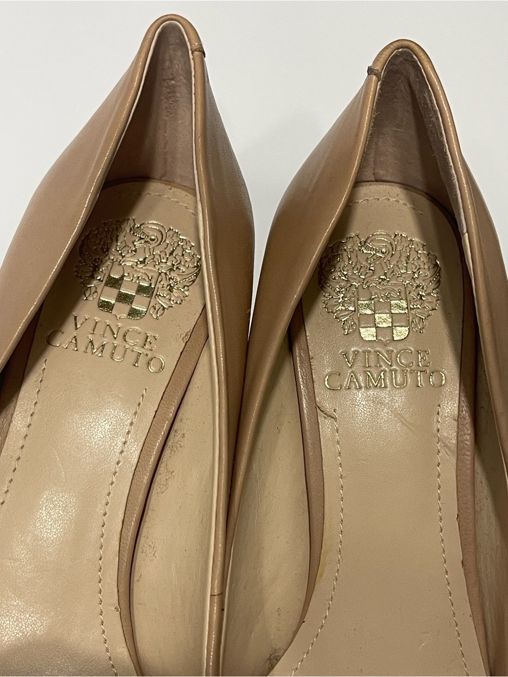 Vince Camuto Beige Pointed-Toe Leather Upper 4 inch Pumps Size 8 - Picture 6 of 13